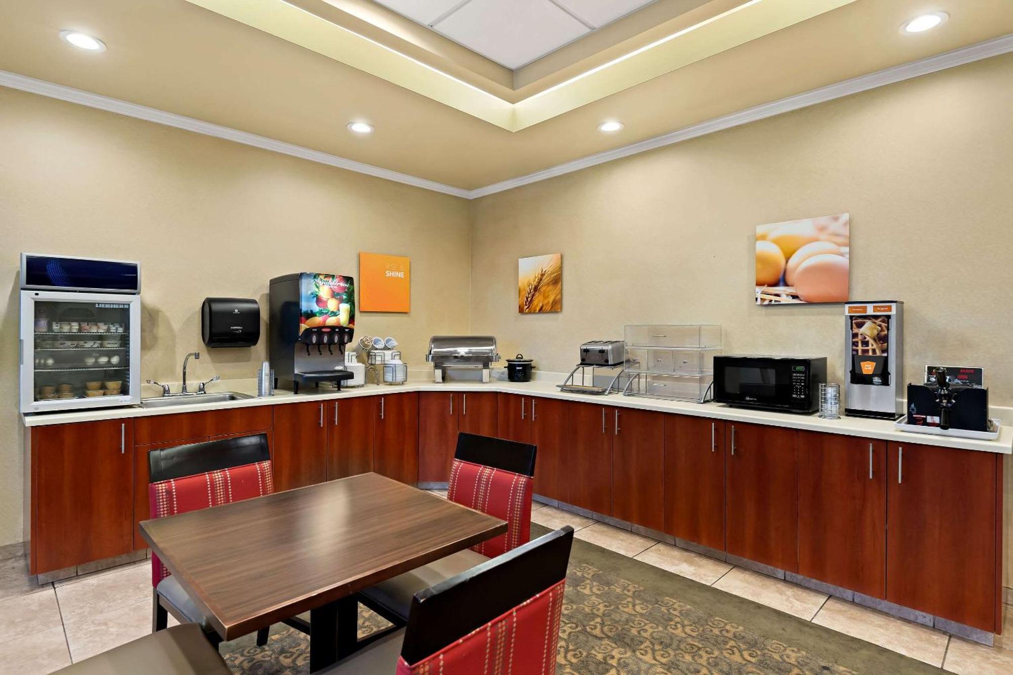 Comfort Inn & Suites Creswell Exterior photo