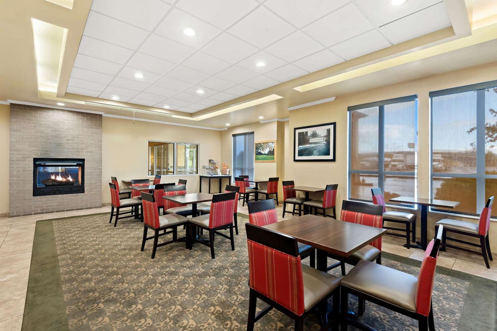 Comfort Inn & Suites Creswell Exterior photo