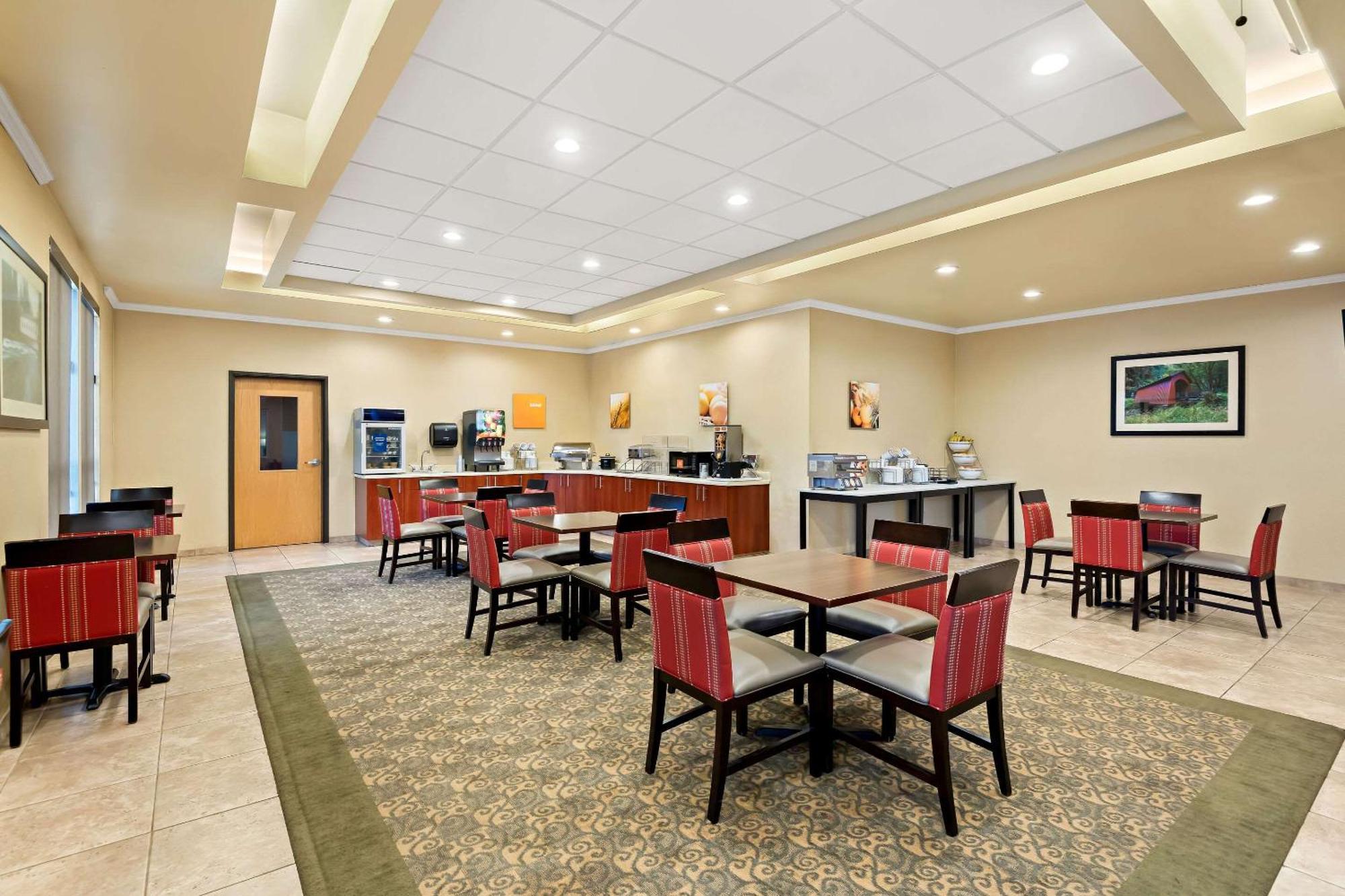 Comfort Inn & Suites Creswell Exterior photo
