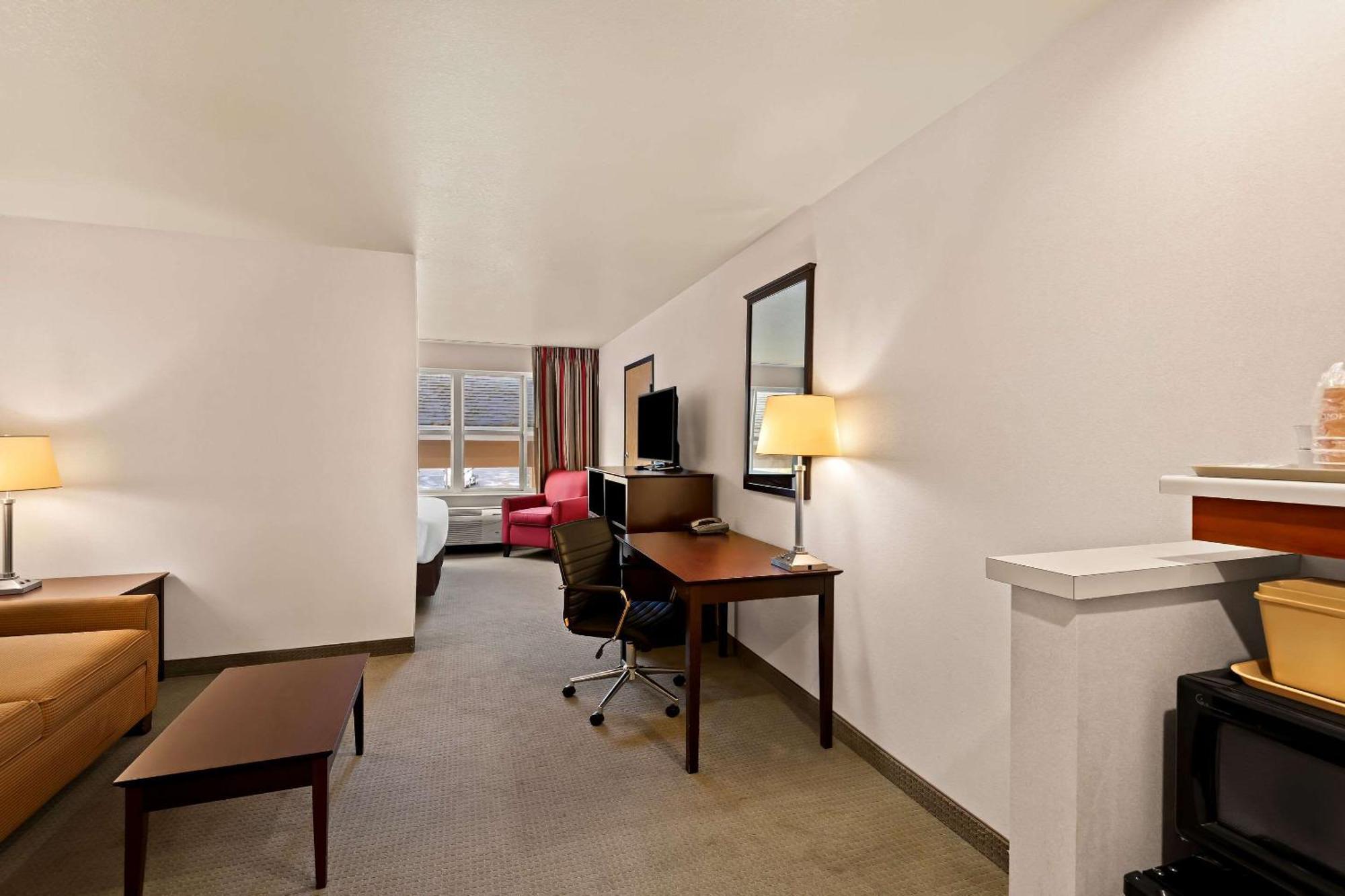 Comfort Inn & Suites Creswell Exterior photo