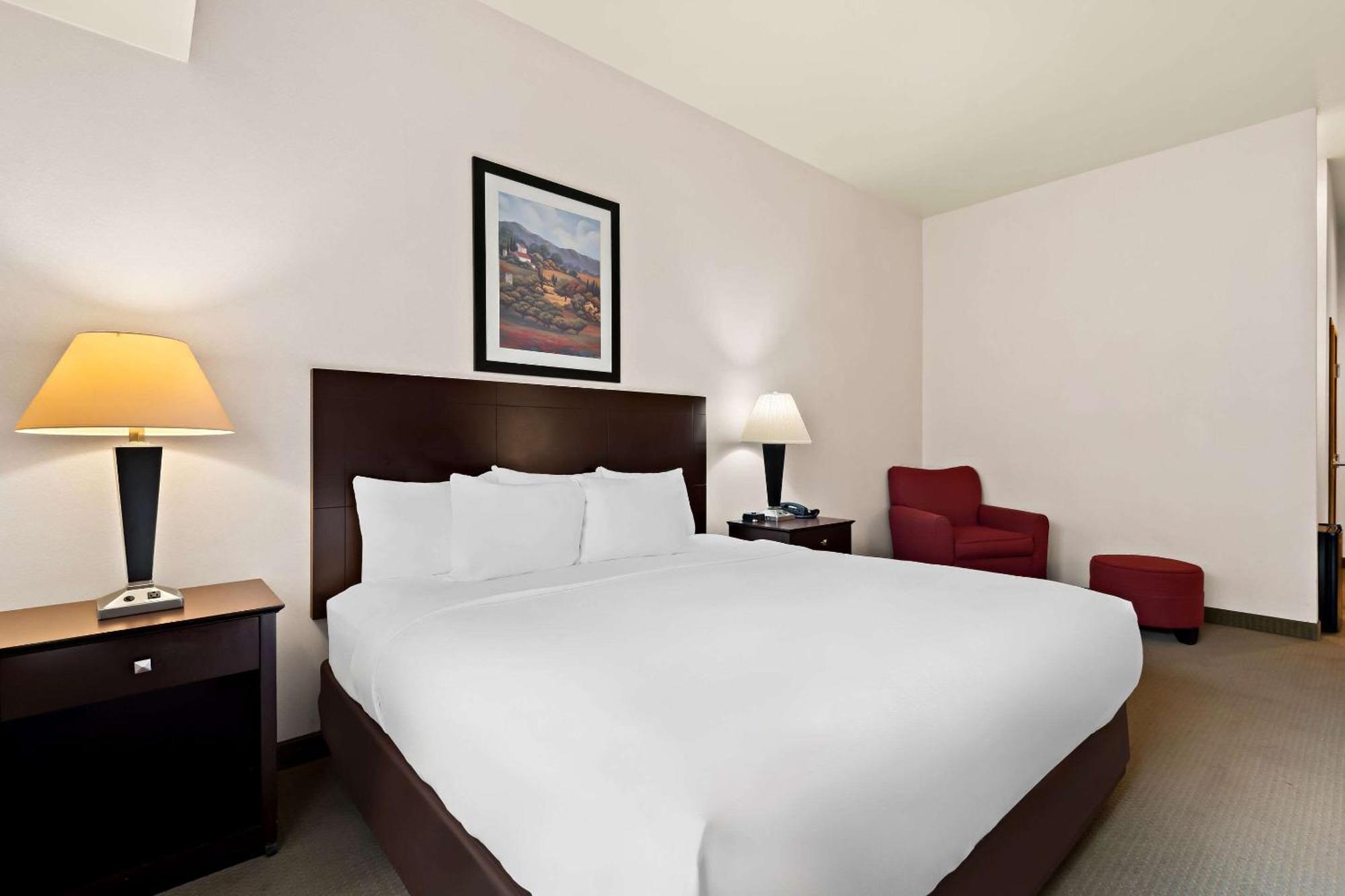 Comfort Inn & Suites Creswell Exterior photo