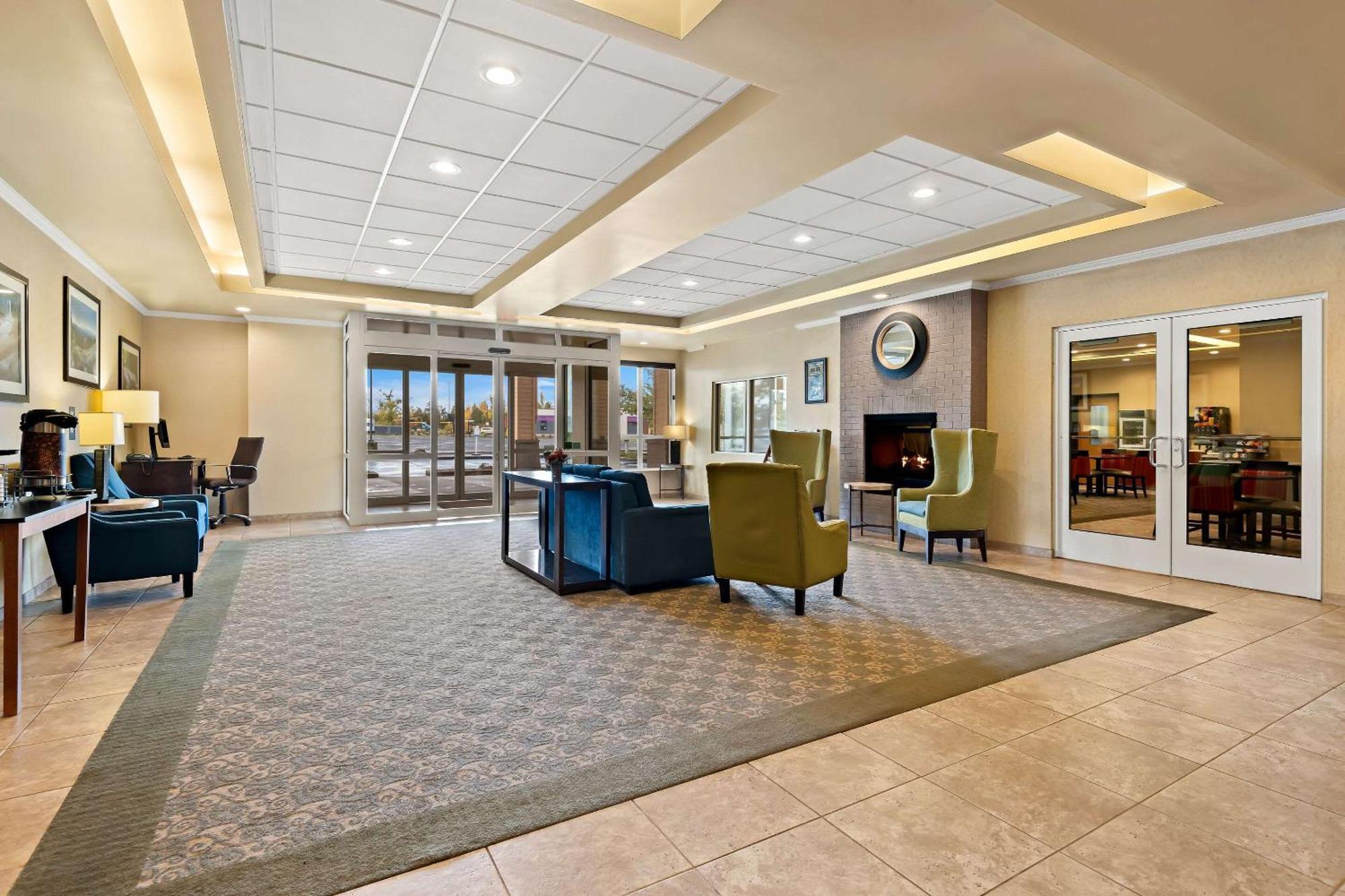 Comfort Inn & Suites Creswell Exterior photo