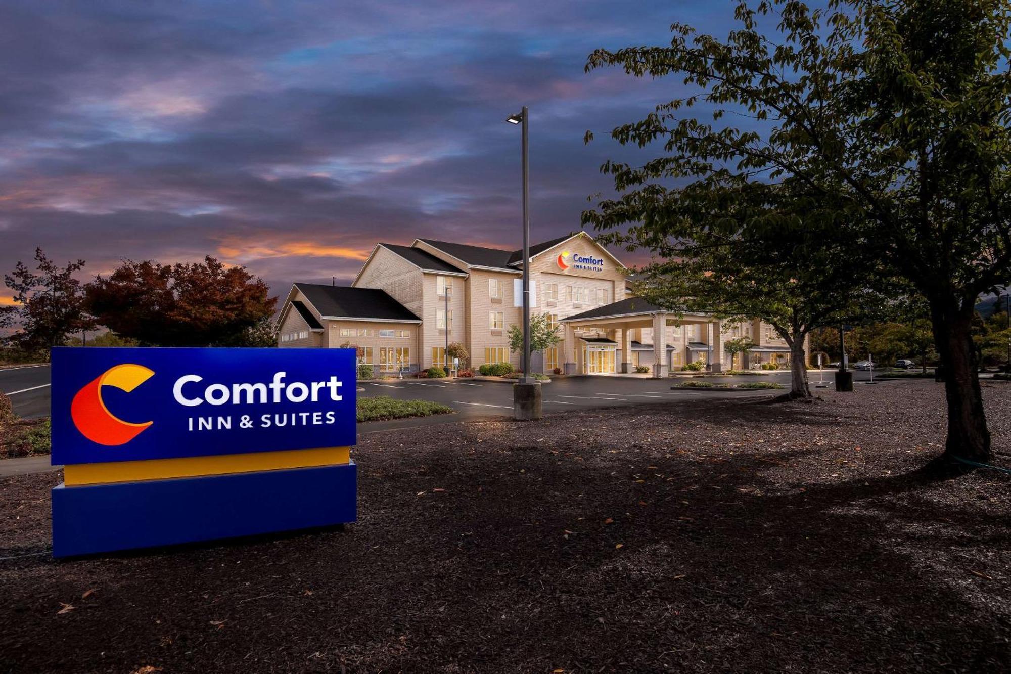 Comfort Inn & Suites Creswell Exterior photo
