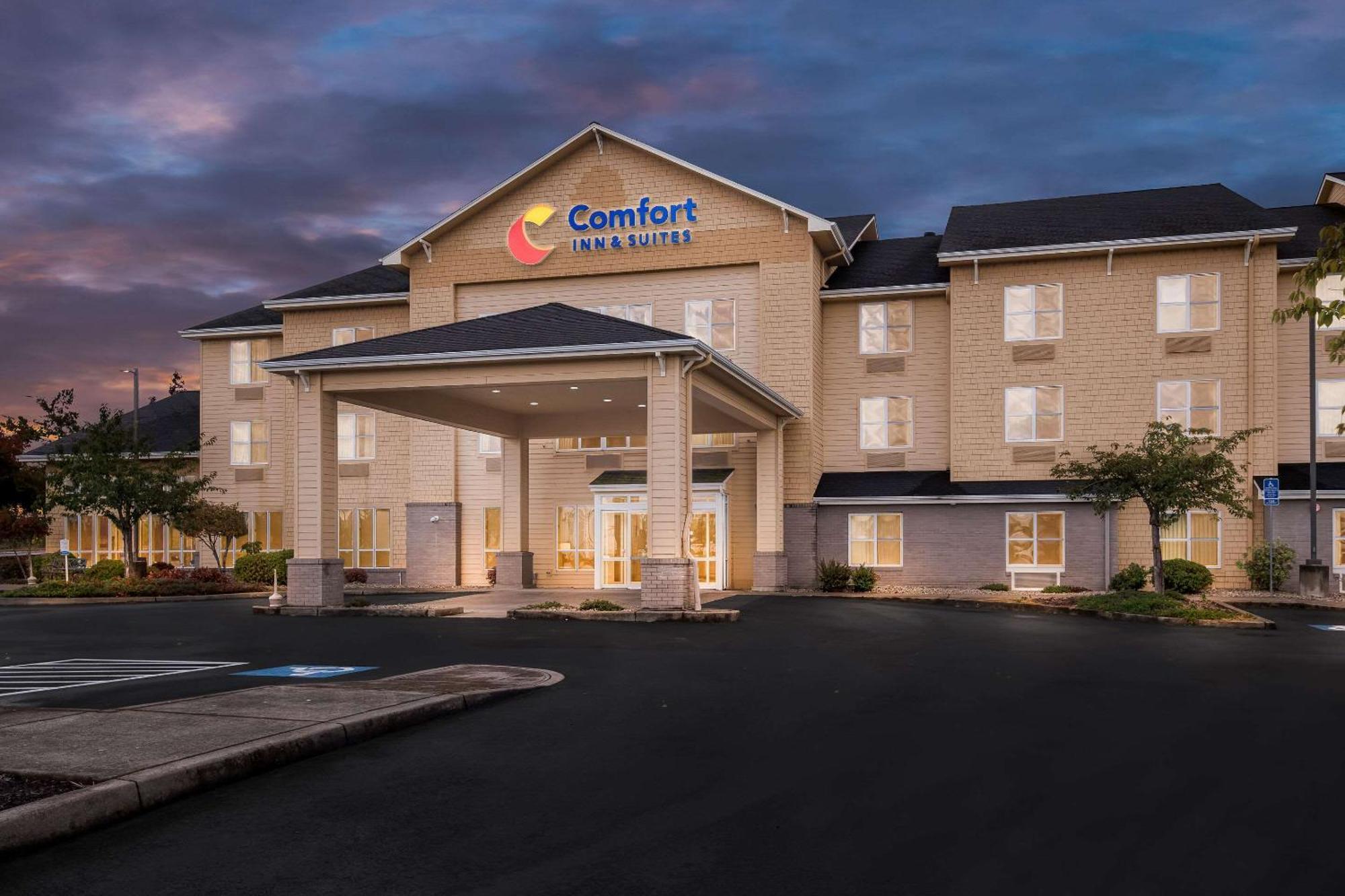 Comfort Inn & Suites Creswell Exterior photo
