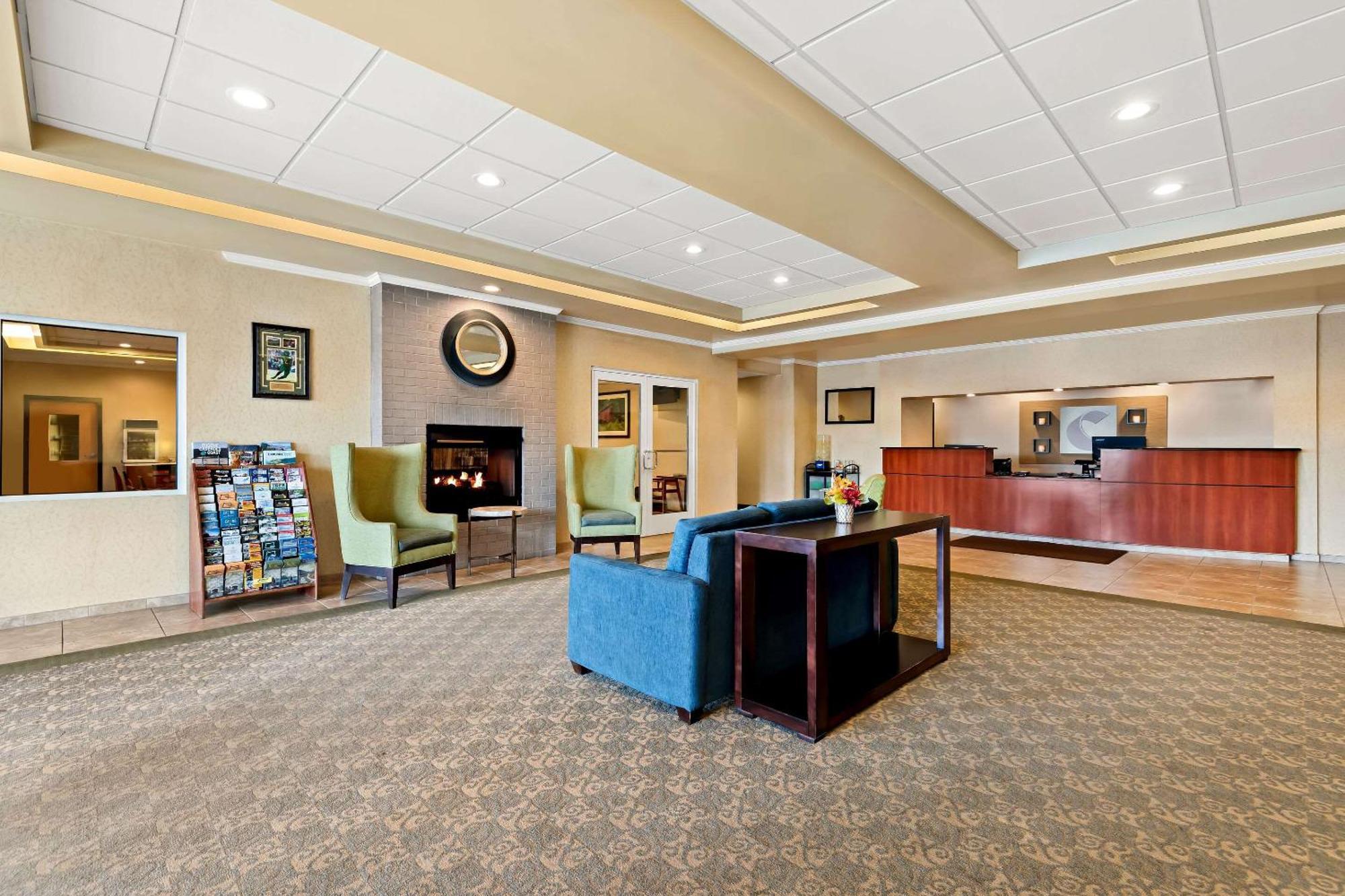 Comfort Inn & Suites Creswell Exterior photo