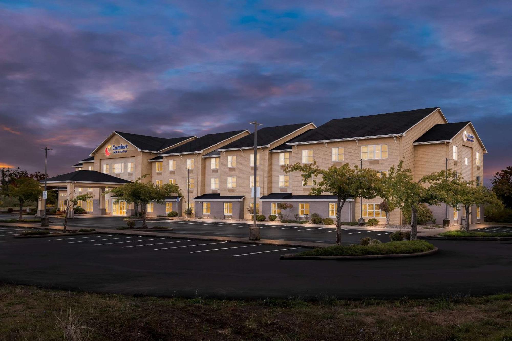 Comfort Inn & Suites Creswell Exterior photo